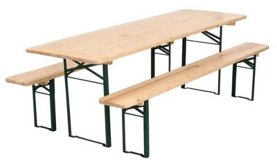 Bierzeltgarnitur aus Holz mit Tisch und zwei Bänken